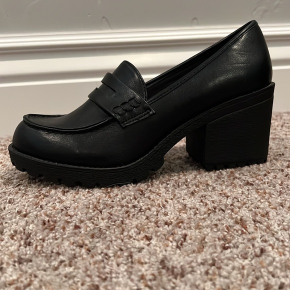Soda. Black, chunky heeled loafers - Picture 2 of 6